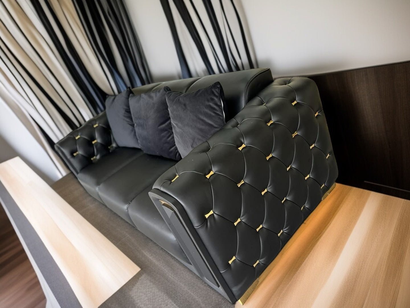 Chesterfield‑tyylinen ylellinen aito nahkainen olohuonesarja – Nordic Big Design, puinen klassinen arabialainen tyyli